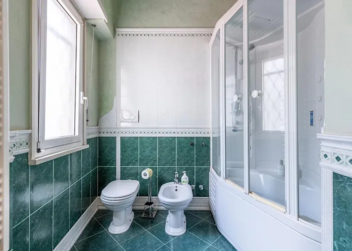 Ubaldi - 2 Stops From San Pietro Apartment *